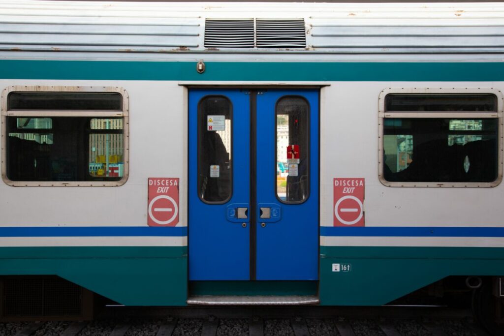 Disabili Fatti Scendere Da Un Treno Di Chi è La Colpa Fortune Italia