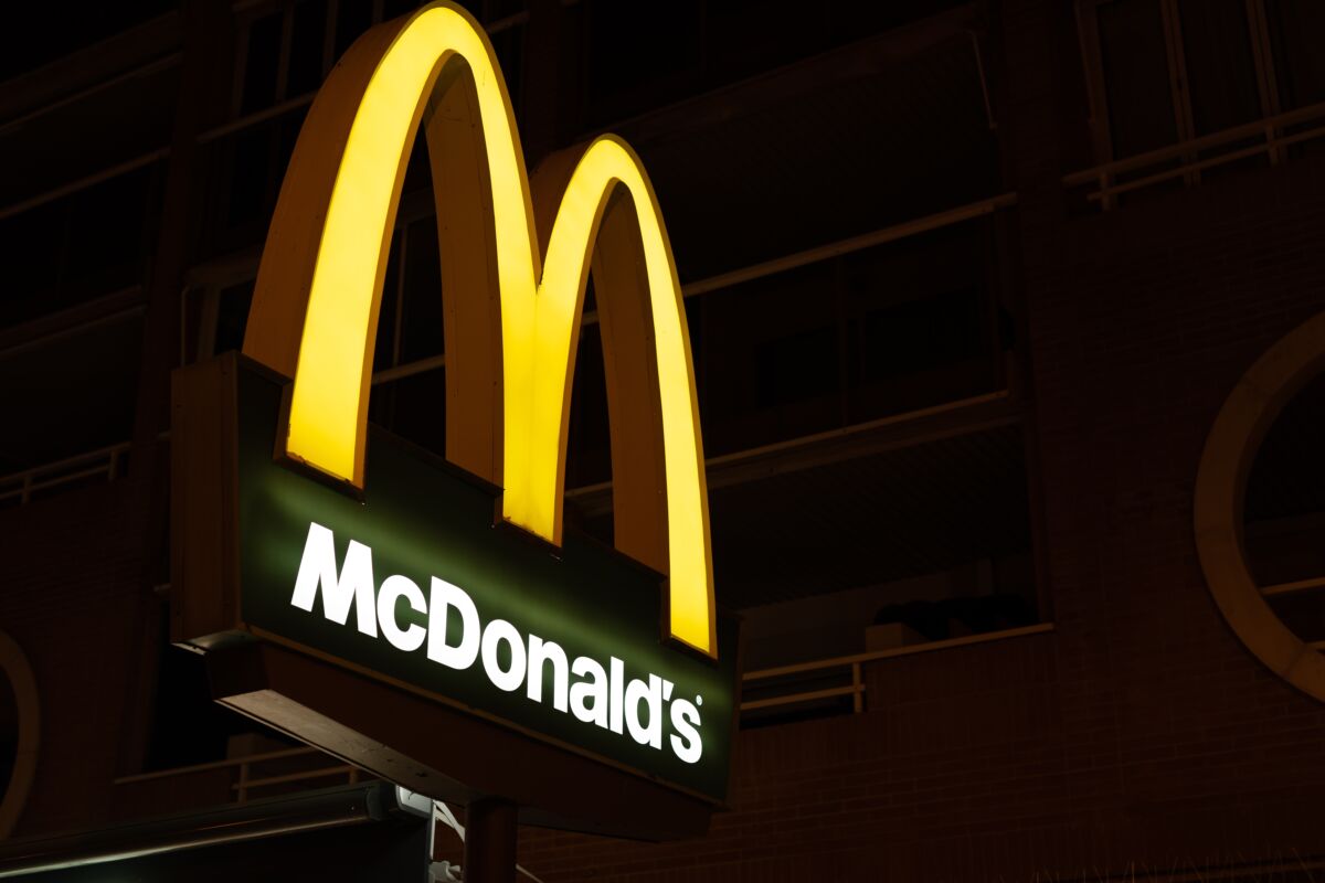 Tarragona,,Spain,-,09,June,2023:,Mcdonald's,Arches,Sign,As